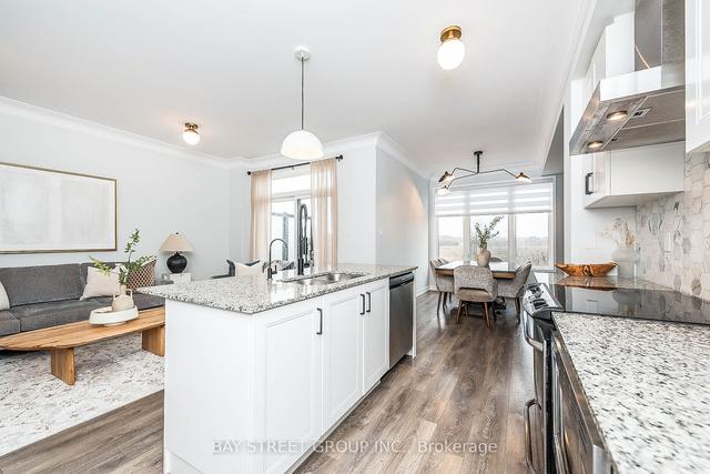 3191 Mintwood Circ, House attached with 4 bedrooms, 4 bathrooms and 2 parking in Oakville ON | Image 3