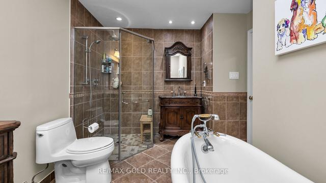 7 Roycrest St, House detached with 3 bedrooms, 2 bathrooms and 7 parking in Brampton ON | Image 4