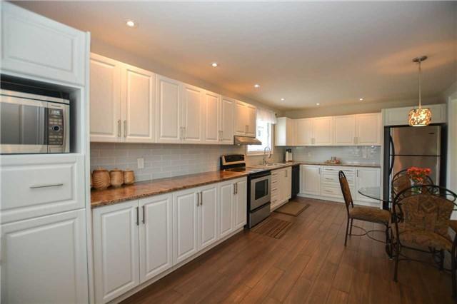 25 Bedford Cres, House detached with 3 bedrooms, 3 bathrooms and 4 parking in Brampton ON | Image 3