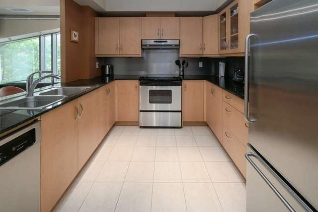401 - 3 Mcalpine St, Condo with 2 bedrooms, 1 bathrooms and 1 parking in Toronto ON | Image 9