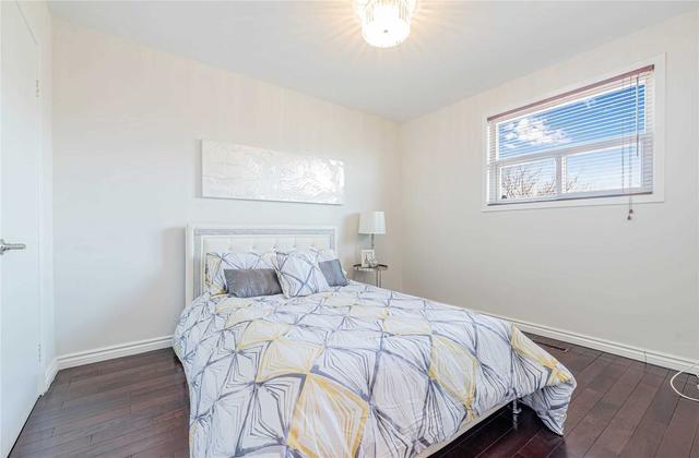 35 Pondsview Dr, House detached with 3 bedrooms, 3 bathrooms and 5 parking in Toronto ON | Image 6