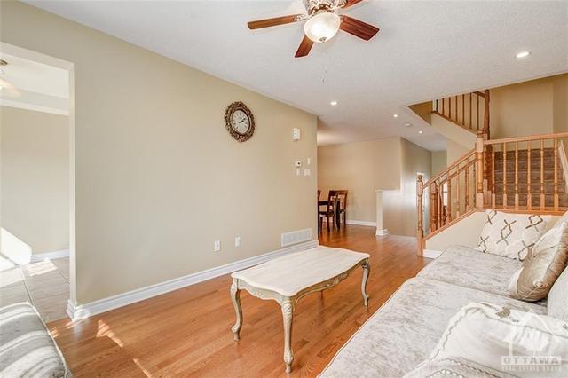 195 Mancini Way, Townhouse with 3 bedrooms, 3 bathrooms and 3 parking in Ottawa ON | Image 7