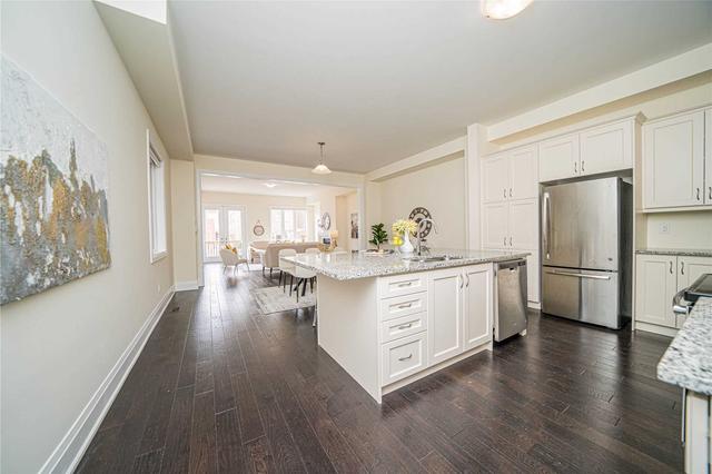 138 Hesperus Rd, House detached with 4 bedrooms, 3 bathrooms and 3 parking in Vaughan ON | Image 2