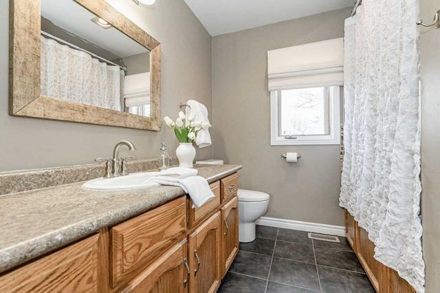 35 Rochelle Dr, House detached with 3 bedrooms, 4 bathrooms and 4 parking in Guelph ON | Image 32
