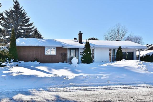 8 Andover Place, House detached with 4 bedrooms, 2 bathrooms and 4 parking in Ottawa ON | Image 1