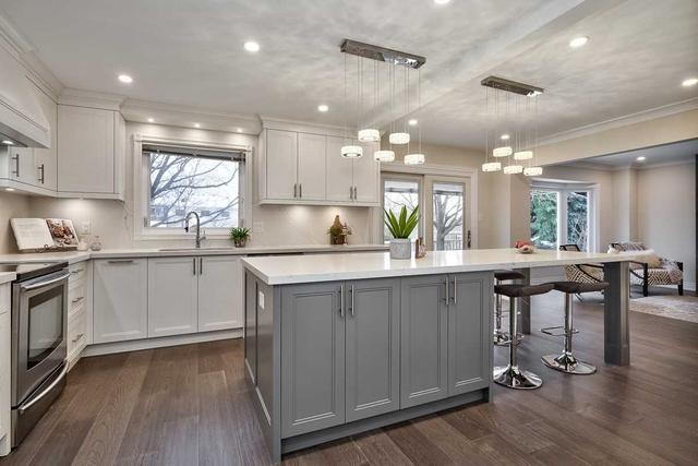 2114 Oakmead Blvd, House detached with 4 bedrooms, 4 bathrooms and 4 parking in Oakville ON | Image 3