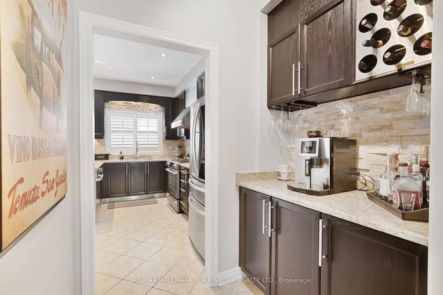 56 Anjac Cres, House detached with 3 bedrooms, 4 bathrooms and 4 parking in Markham ON | Image 2