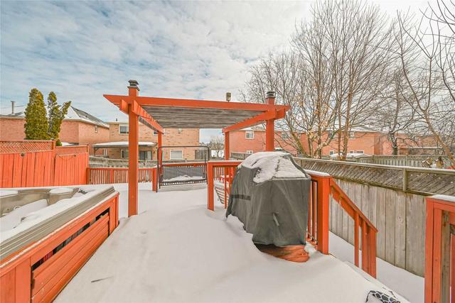 35 Sharp Cres E, House semidetached with 3 bedrooms, 3 bathrooms and 3 parking in Ajax ON | Image 33