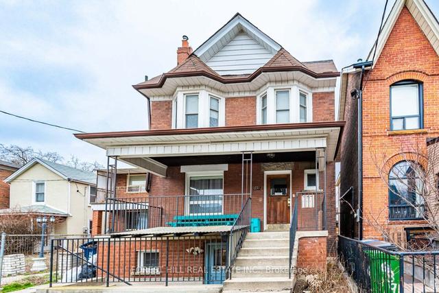 691 Ossington Ave, House detached with 3 bedrooms, 3 bathrooms and 1 parking in Toronto ON | Image 1