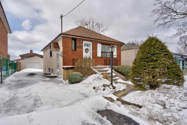 104 Magnolia Ave, House detached with 2 bedrooms, 2 bathrooms and 5 parking in Toronto ON | Image 2
