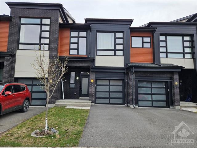 424 Markdale Terrace, Townhouse with 3 bedrooms, 3 bathrooms and 3 parking in Ottawa ON | Image 1