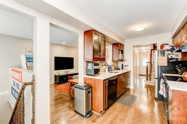 154 Patriot Place, Townhouse with 3 bedrooms, 3 bathrooms and 3 parking in Ottawa ON | Image 9