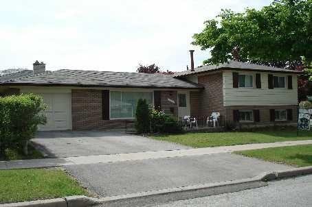 2 Lesgay Cres, House detached with 3 bedrooms, 2 bathrooms and 4 parking in Toronto ON | Image 1