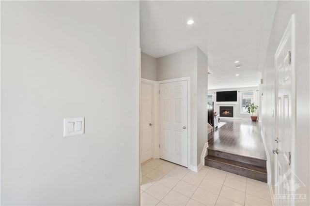 105 Dunforest Terrace, Townhouse with 3 bedrooms, 3 bathrooms and 2 parking in Ottawa ON | Image 3