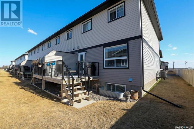 601 - 2 Savanna Crescent, House attached with 3 bedrooms, 4 bathrooms and null parking in Pilot Butte SK | Image 33