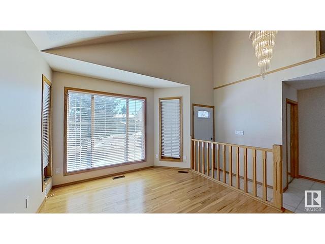 360 Millrise Dr Sw, House detached with 3 bedrooms, 2 bathrooms and null parking in Calgary AB | Image 2