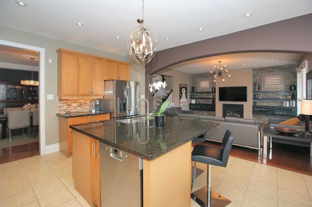 17 Horsetail St, House detached with 4 bedrooms, 4 bathrooms and 3 parking in Markham ON | Image 5