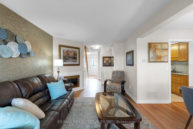 24 - 74 Heathcliffe Sq, Townhouse with 3 bedrooms, 2 bathrooms and 2 parking in Brampton ON | Image 3