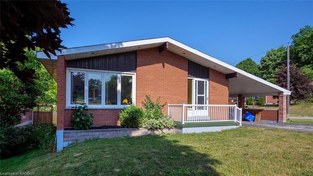196 Queen Street N, House detached with 3 bedrooms, 1 bathrooms and null parking in West Grey ON | Image 1
