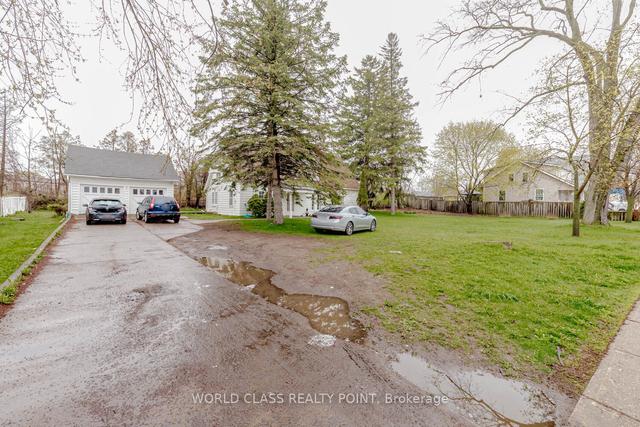 1701 King St E, House detached with 6 bedrooms, 3 bathrooms and 2 parking in Cambridge ON | Image 13