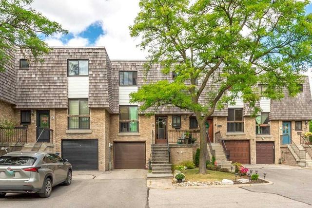 8 Vale Carseway, Townhouse with 3 bedrooms, 2 bathrooms and 2 parking in Toronto ON | Image 1