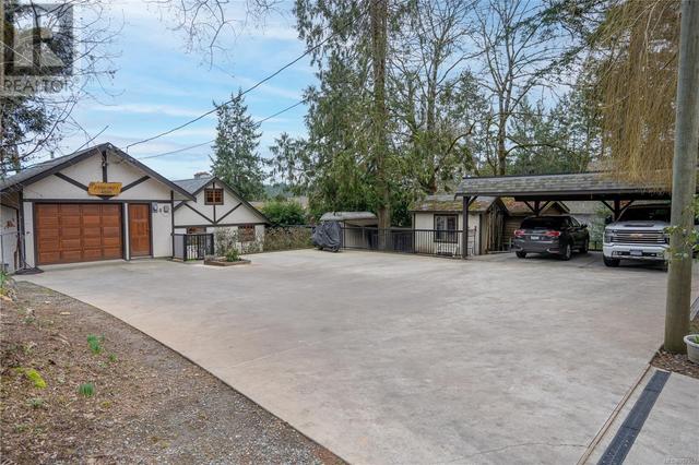 4895 Prospect Lake Rd, House detached with 4 bedrooms, 3 bathrooms and 6 parking in Saanich BC | Image 35