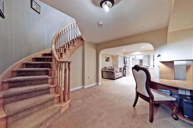 201 Willis Dr, House detached with 4 bedrooms, 6 bathrooms and 6 parking in Aurora ON | Image 17