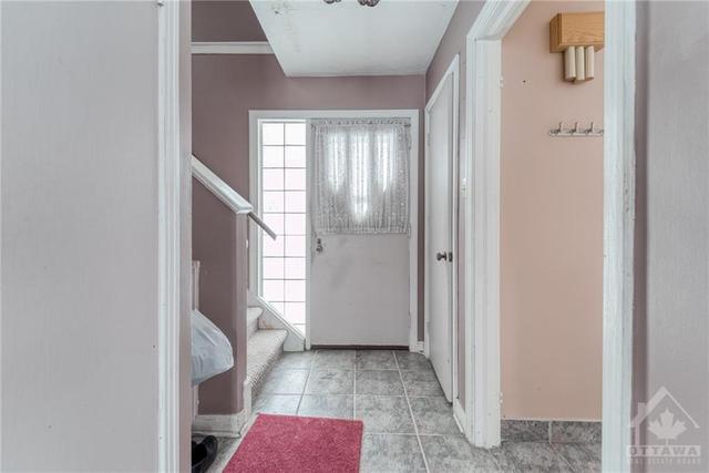 1352 Woodward Avenue, House detached with 3 bedrooms, 1 bathrooms and 4 parking in Ottawa ON | Image 4