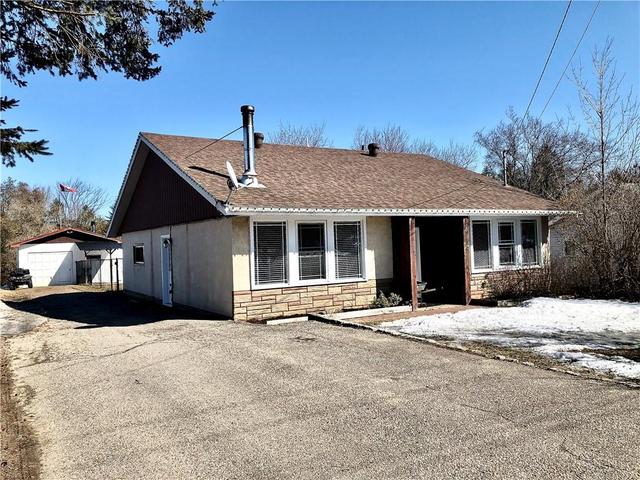 8648 Highway 60 Highway, House detached with 2 bedrooms, 1 bathrooms and 4 parking in North Algona Wilberforce ON | Image 1
