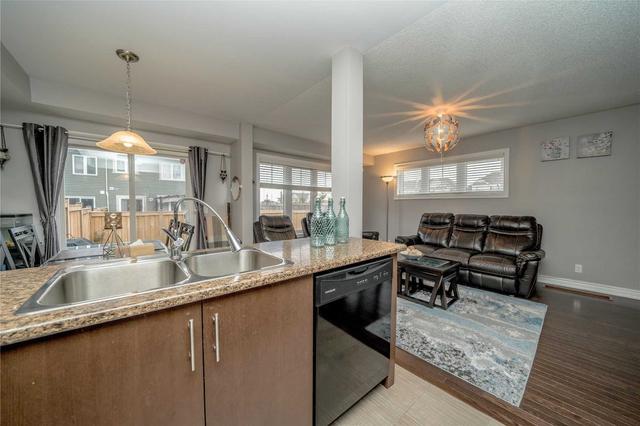 45 Nearco Cres, House attached with 3 bedrooms, 4 bathrooms and 3 parking in Oshawa ON | Image 2