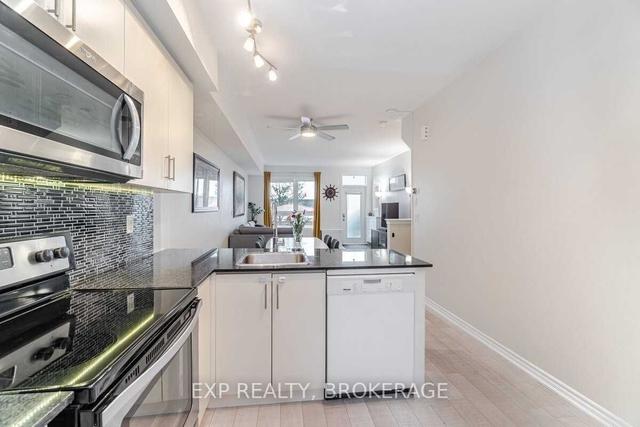 2 - 112 Caledonia Park Rd, Townhouse with 2 bedrooms, 2 bathrooms and 1 parking in Toronto ON | Image 4