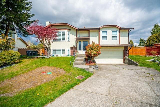 14865 95a Avenue, House detached with 5 bedrooms, 3 bathrooms and null parking in Surrey BC | Image 2
