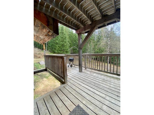 7148 Graham Road, House detached with 2 bedrooms, 1 bathrooms and null parking in Central Kootenay H BC | Image 8