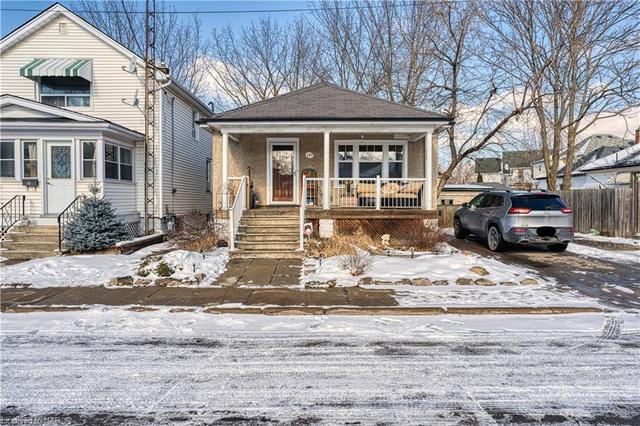 113 Sherwood Avenue, House detached with 2 bedrooms, 1 bathrooms and null parking in St. Catharines ON | Image 1
