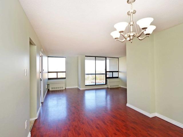 1210 - 20 Mississauga Valley Blvd, Condo with 3 bedrooms, 2 bathrooms and 1 parking in Mississauga ON | Image 2