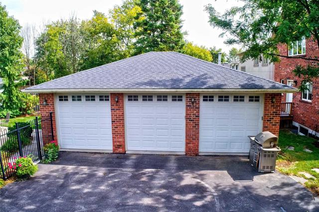1259 Lakebreeze Dr, House detached with 5 bedrooms, 4 bathrooms and 5 parking in Mississauga ON | Image 3