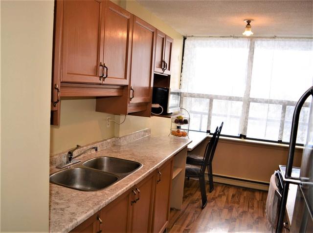 609 - 21 Knightsbridge Rd, Condo with 3 bedrooms, 2 bathrooms and 1 parking in Brampton ON | Image 8