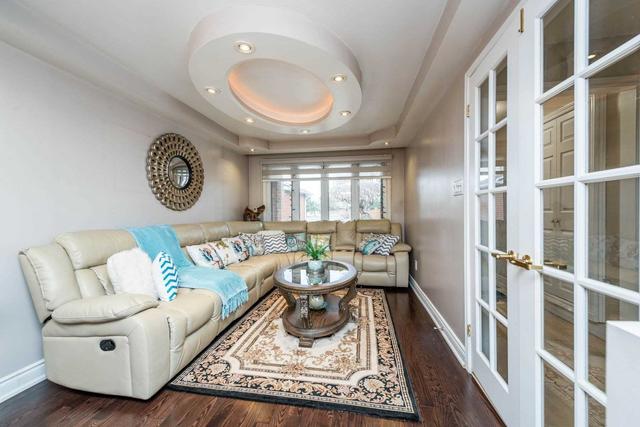 71 Cassis Dr, House detached with 4 bedrooms, 5 bathrooms and 5 parking in Toronto ON | Image 5