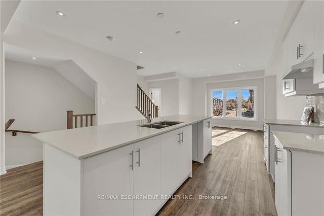 19 - 187 Wilson St, House attached with 3 bedrooms, 4 bathrooms and 2 parking in Hamilton ON | Image 2