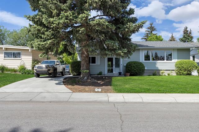 5104 Vallance Crescent Nw, House detached with 5 bedrooms, 3 bathrooms and 5 parking in Calgary AB | Image 1