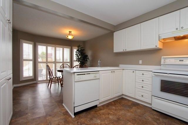 10 Jura Crt, House detached with 4 bedrooms, 3 bathrooms and 4 parking in Clarington ON | Image 6