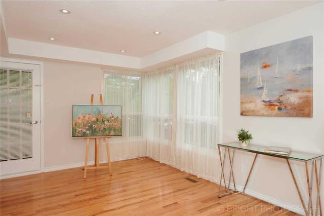10 Lofty Hillway, Townhouse with 3 bedrooms, 3 bathrooms and 2 parking in Toronto ON | Image 23