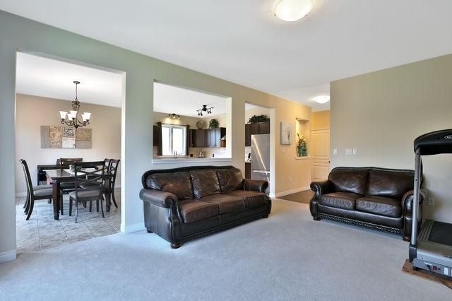 51 Sasha Crt, House detached with 4 bedrooms, 3 bathrooms and 4 parking in Hamilton ON | Image 3