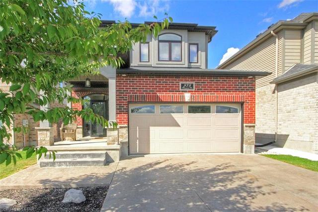978 Bluegrass Drive, House detached with 3 bedrooms, 2 bathrooms and 4 parking in London ON | Card Image