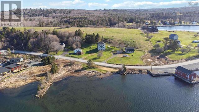 688 Mason Beach Road, House detached with 8 bedrooms, 1 bathrooms and null parking in Lunenburg MD NS | Image 17
