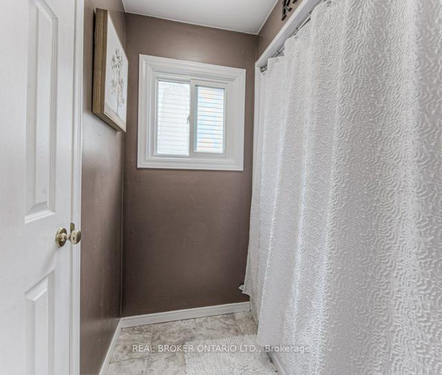 65 Lynnhaven Crt, House detached with 3 bedrooms, 2 bathrooms and 3 parking in Kitchener ON | Image 19
