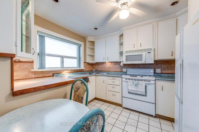 20 Lesmar Dr, House detached with 3 bedrooms, 2 bathrooms and 3 parking in Toronto ON | Image 7
