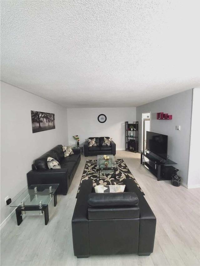 809 - 1 Massey Sq, Condo with 2 bedrooms, 1 bathrooms and 1 parking in Toronto ON | Image 16