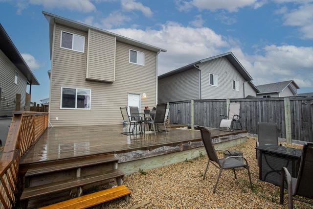 11546 76 Avenue, House detached with 5 bedrooms, 2 bathrooms and 4 parking in Grande Prairie AB | Image 10