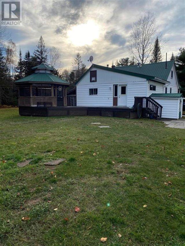 22704 Highway 17, House detached with 3 bedrooms, 1 bathrooms and null parking in Huron Shores ON | Image 3